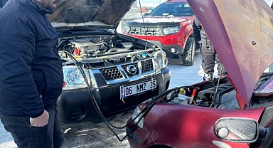 Ardahan'da Sibirya soğukları! Araçlar soğuktan dondu