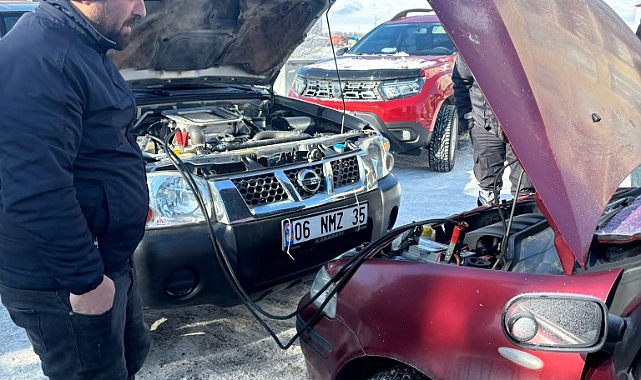 Ardahan'da Sibirya soğukları! Araçlar soğuktan dondu