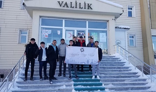 Ardahanlı öğrenciler Ahlat’a Uğurlandı