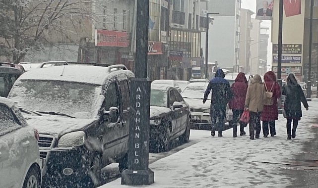 Ardahanlılar güne karla uyandı