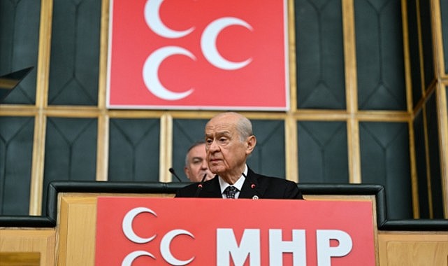 Bahçeli'den çok konuşulacak çıkış: Davutoğlu bana başbakanlık teklif etti