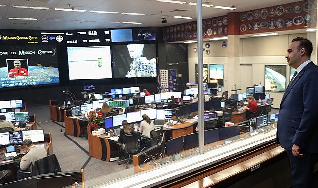 Bakan Kacır, Nasa’nın Uzay Merkezi’ni ziyaret etti