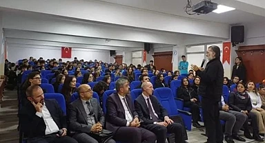 Başarı hikayesini lise öğrencileriyle paylaştı