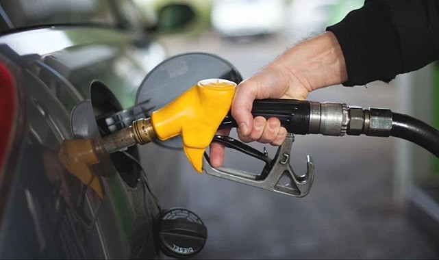 Bu gece yarısından itibaren benzine 1 lira 46 kuruş zam gelmesi bekleniyor