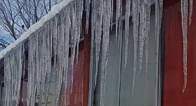 Çatıdaki buz sarkıtlarına dikkat!