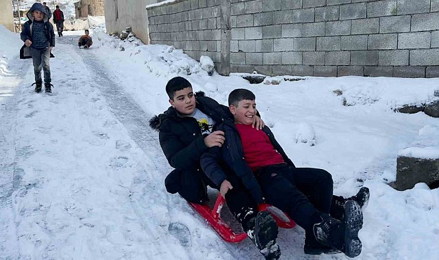 Çocukların kızak keyfi kamerada