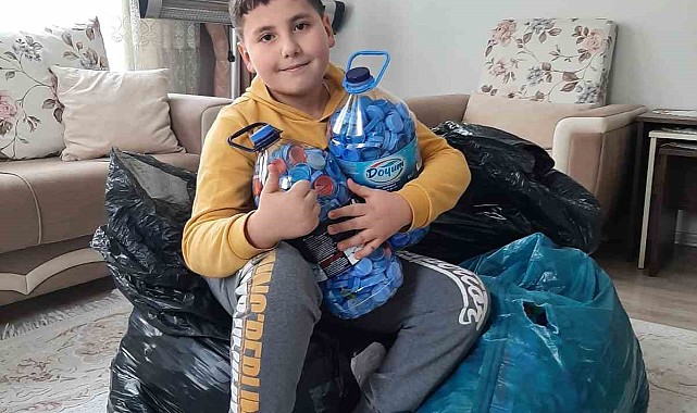 Erzincanlı minik, engelliler için 60 bin 'mavi kapağı' bin kilometreden getirtti