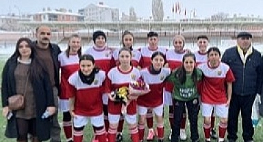 Futbol aşkı kar tipi engelini tanımadı