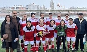 Futbol aşkı kar tipi engelini tanımadı