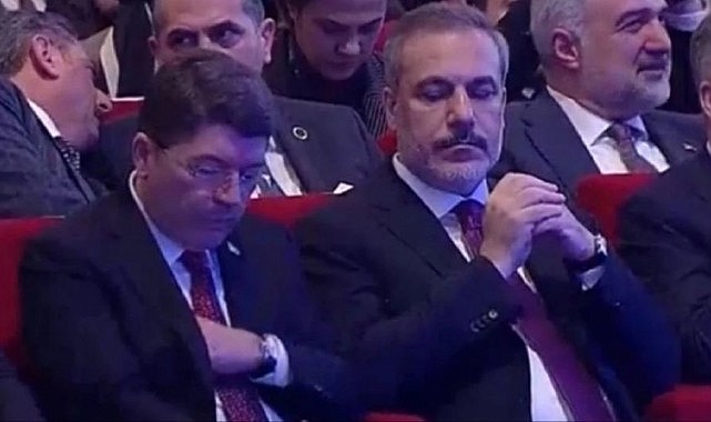 Hakan Fidan'la Yılmaz Tunç'un fotoğrafında "telefon" detayı!