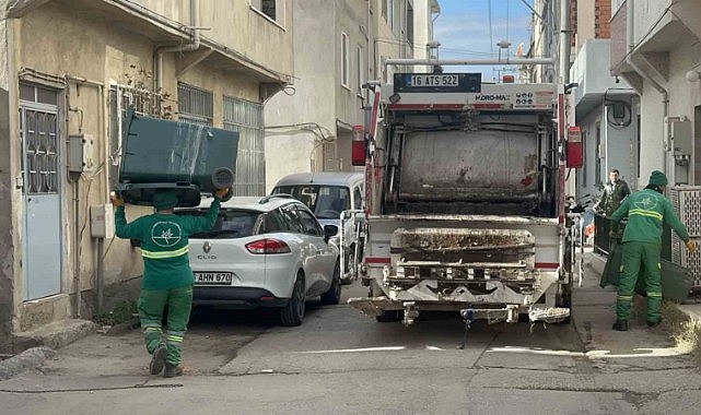 Horon oynayan temizlik işçisi yüzleri güldürdü