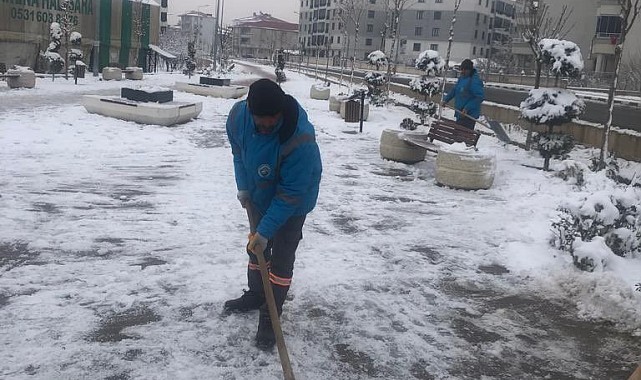 Iğdır'da kar temizliği çalışmaları sürüyor