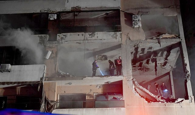 İsrail ordusu Lübnan'ın Nakura kentinde bir binayı vurdu