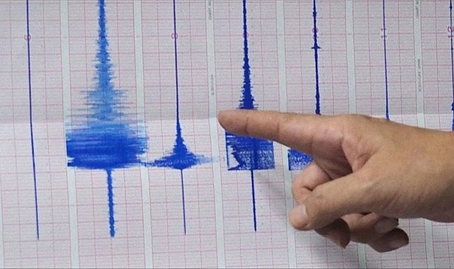 İzmir ve Malatya'da peş peşe depremler! 4.2 ve 4 şiddetinde sarsıntılar meydana geldi