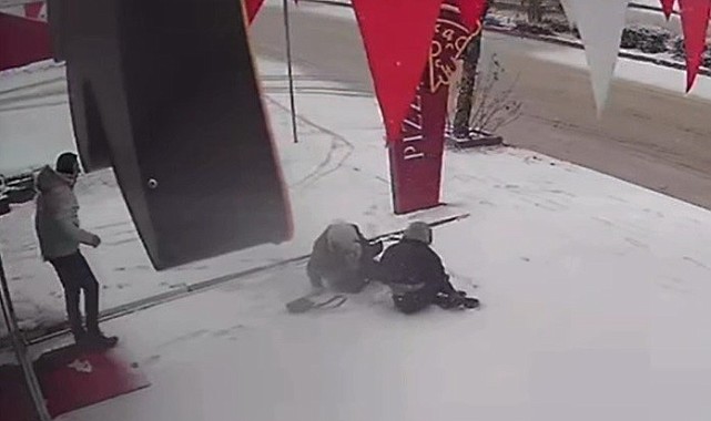 Karda kayıp düşenler kameraya böyle yansıdı
