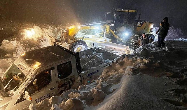 Karda mahsur kalan arıcılar 24 saat sonra kurtarıldı