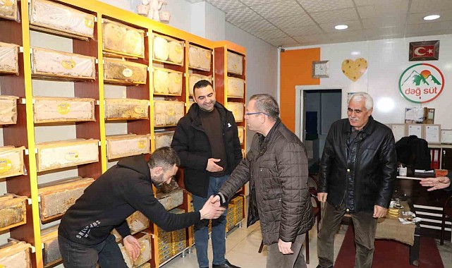Kars Valisi Polat, esnafla buluştu