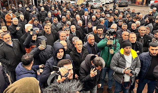 Malatya Selahattin Başkanını bırakmak istemiyor! Halk parti binasında toplandı