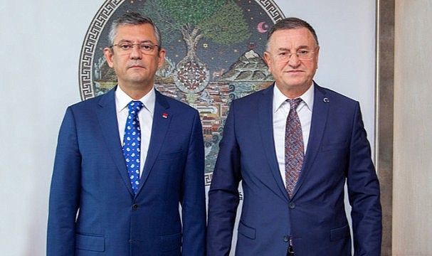 Özgür Özel'den, Lütfü Savaş'ın adaylığına gelen tepkilere yanıt: Alternatif bulamadık