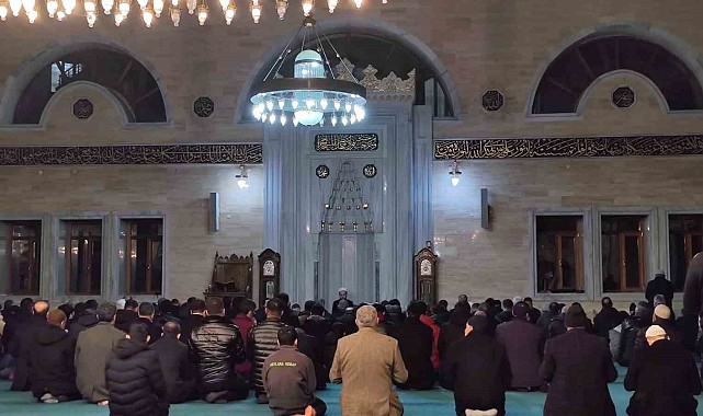 Tatvan'da Regaip Kandili dualarla idrak edildi