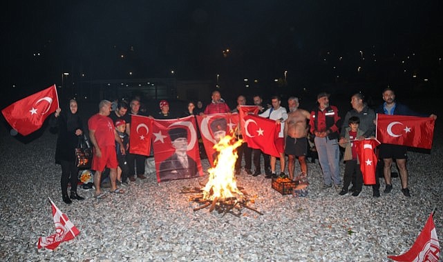 Türkiye yeni yıla coşkuyla girdi! İşte il il kutlamalardan kareler