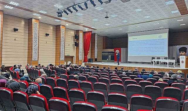 Umre yolcularına eğitim semineri verildi