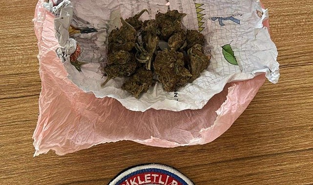 Uyuşturucu madde ve ruhsatsız silah ele geçirildi