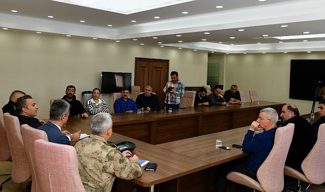  Vali Çiçek, basın mensuplarıyla bir araya geldi