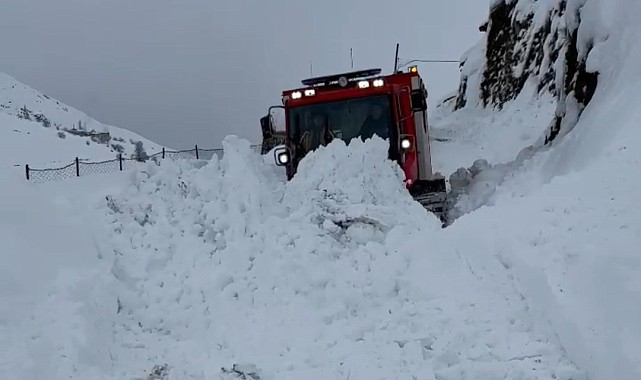 Van&#039;da 65 yaşındaki hastaya snowtrack ambulansla ulaşıldı