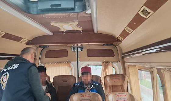 Adana’da cam silen şahıslar gözaltına alındı