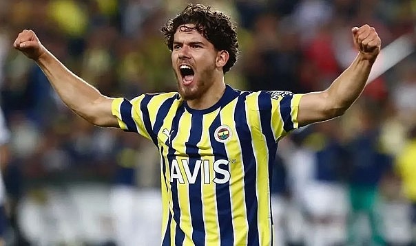 Ali Koç bizzat açıkladı! Yıldız futbolcu sezon sonu takımdan ayrılıyor