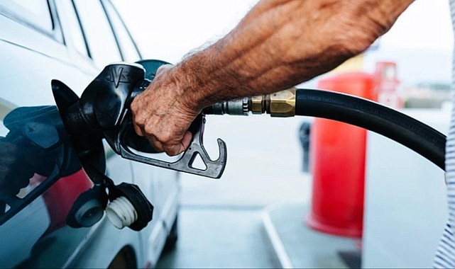 Araç sahiplerine güzel haber! Motorine gece yarısı 1 lira 21 kuruş indirim geldi