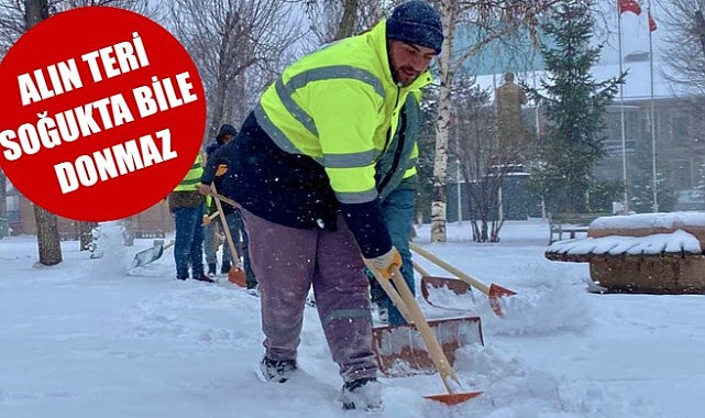 Ardahan Belediyesi, 55 yılın en büyük kar yağışıyla mücadele ediyor