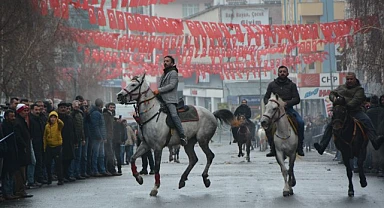 Ardahan, kurtuluşunun 103. Yıl dönümünü coşkuyla kutluyor
