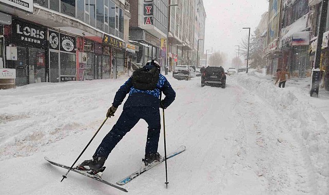 Ardahan'da sokakta kayak keyfi