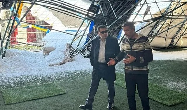 Başkanı Demir, çöken halı sahayı ziyaret ederek desteğini sundu