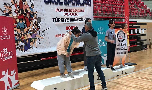 Bilek güreşi şampiyonasında Türkiye ikincisi oldu