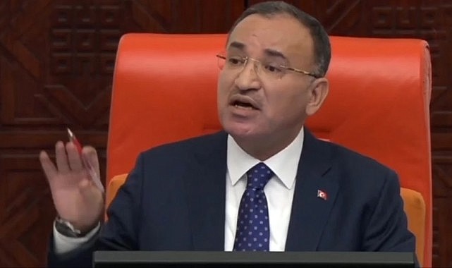 Bozdağ, FETÖ'yü övdüğü video üzerinden yöneltilen eleştirilere çok kızdı