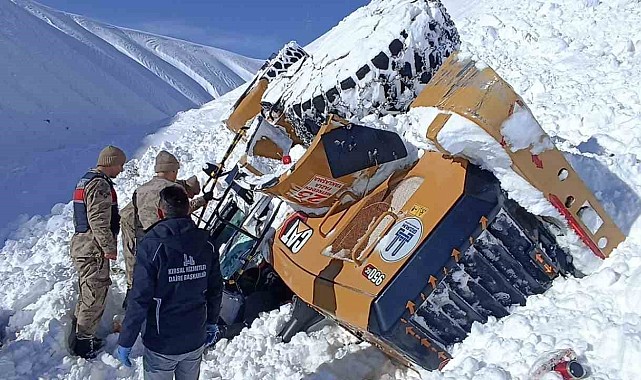 Çığ altında kalan operatör jandarma ekiplerince kurtarıldı