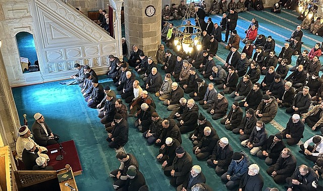 Depremde kaybettiğimiz polis dualarla anıldı