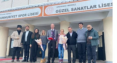 Dünya şampiyonları Ardahan’da öğrencilerle buluştu