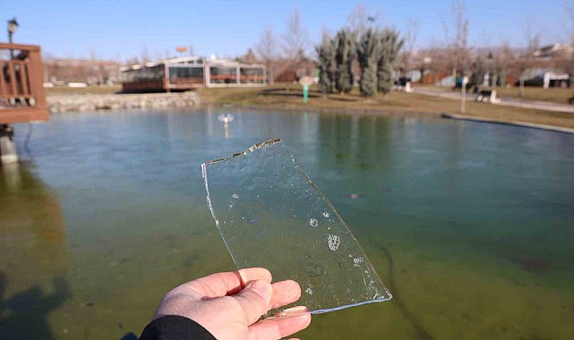 Elazığ buz kesti, süs havuzları dondu
