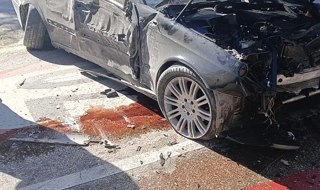 Elazığ'da araç kaldırıma çarptı: 1 yaralı