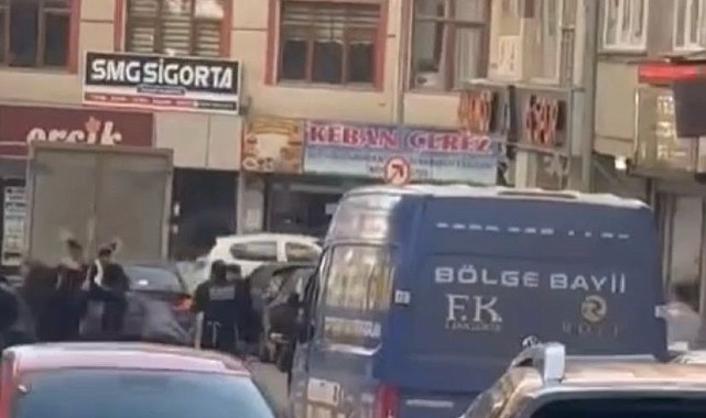 Elazığ'da cadde ortasında taşlı sopalı kavga: 1 yaralı
