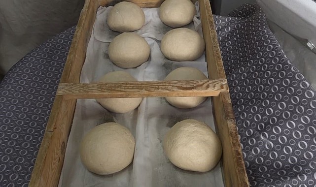 Erciş'te geleneksel ekşi maya ile ekmek üretimi
