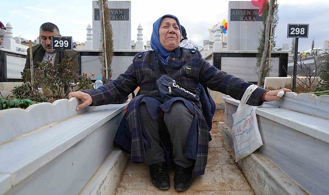Hakim çiftin mezarları başında yürek yakan feryat: "Kalkın evimize gidelim"