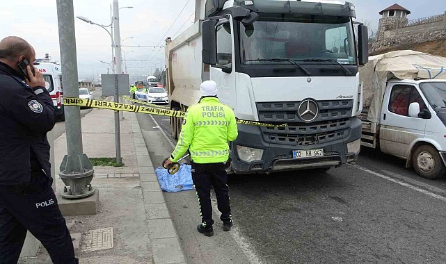 Kamyonun çarptığı yaya hayatını kaybetti
