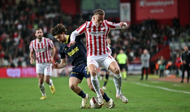 Kanarya hata yapmadı! Fenerbahçe, Antalyaspor'u deplasmanda devirdi