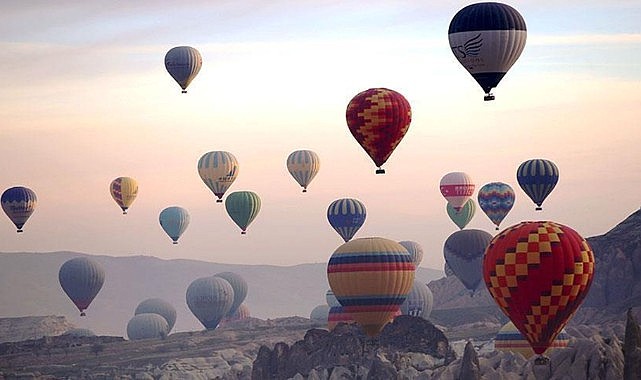Kapadokya’da sıcak hava balon turları olumsuz hava nedeniyle iptal edildi