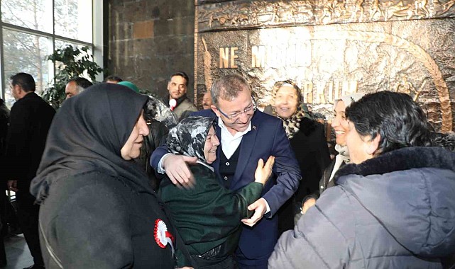 Kars Valisi Ziya Polat'a şehit ailelerini ağırladı